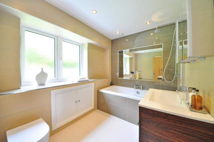 bathroom 1336167 1280 (1)